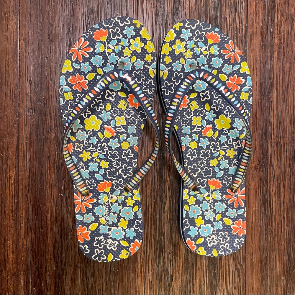 Vera Bradley Thongs/Flip Flops (M, 7/8)